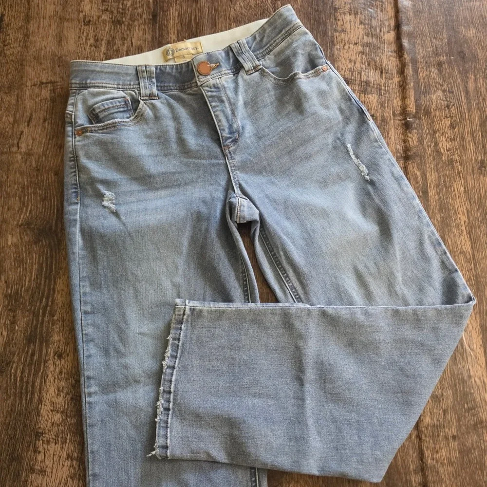 DEMOCRACY Ab Technology Jeans Womens 6 Blue Light Wash Distressed Raw Hem - Picture 1 of 6